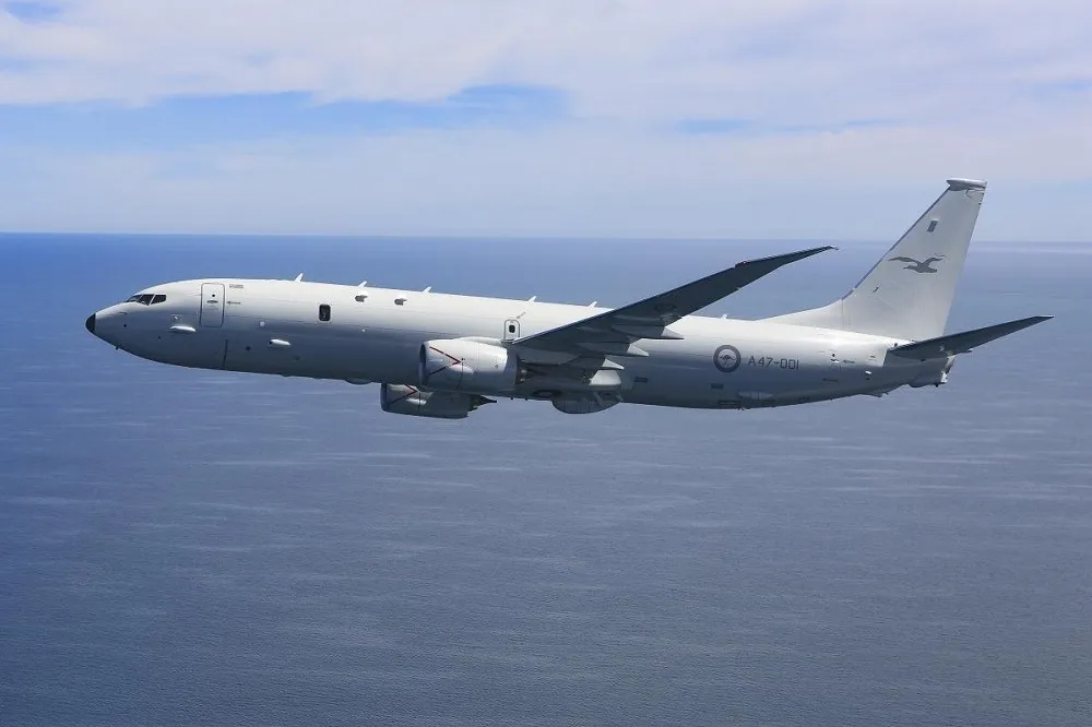 澳洲P-8巡邏機南海上空例行偵查　中國殲16靠近做出危險動作
