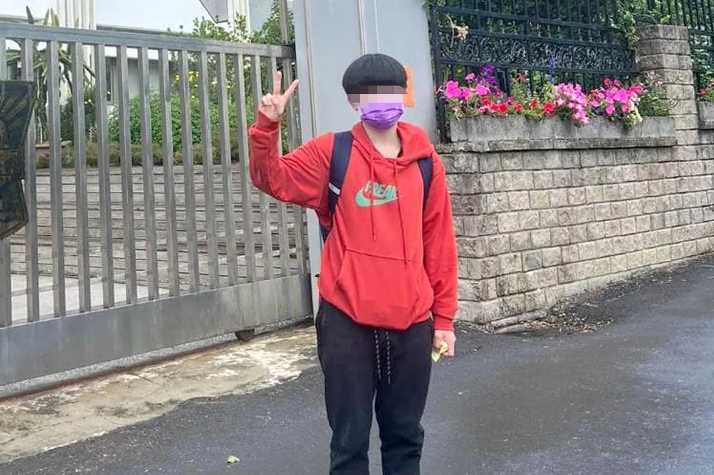 首例青少年染疫死亡！編劇岳清清姪子　出關隔天突昏迷送醫不治