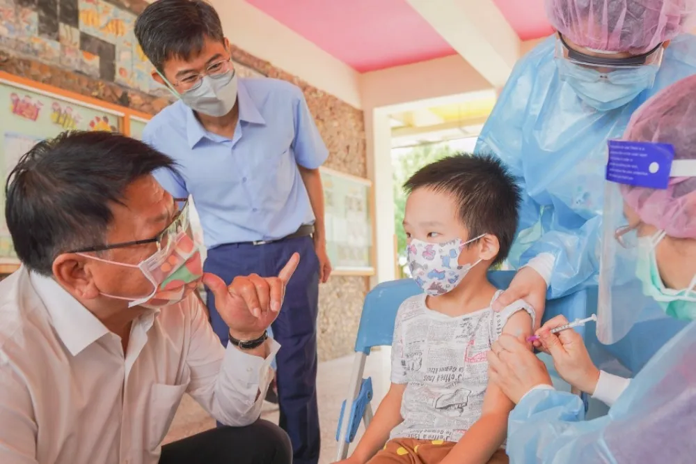 比歐美還高！5歲至11歲疫苗施打率一張圖看　陳時中大讚「這縣市」