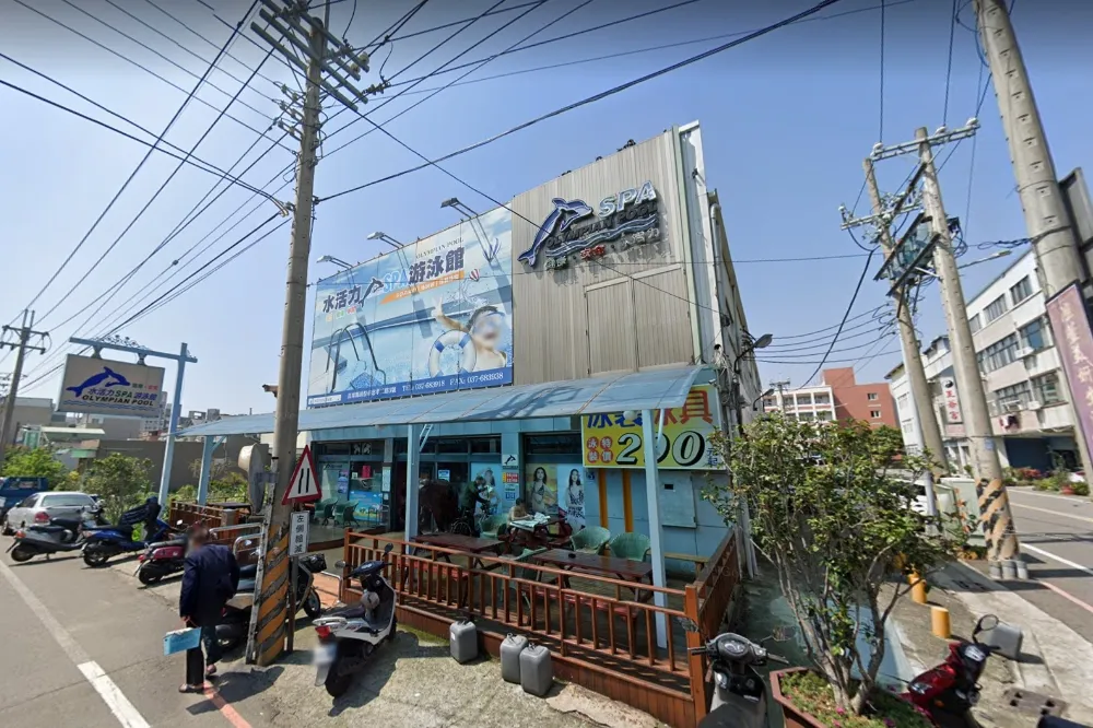安親班老師帶隊去泳池卻落跑　7歲男童溺水8分鐘沒人救
