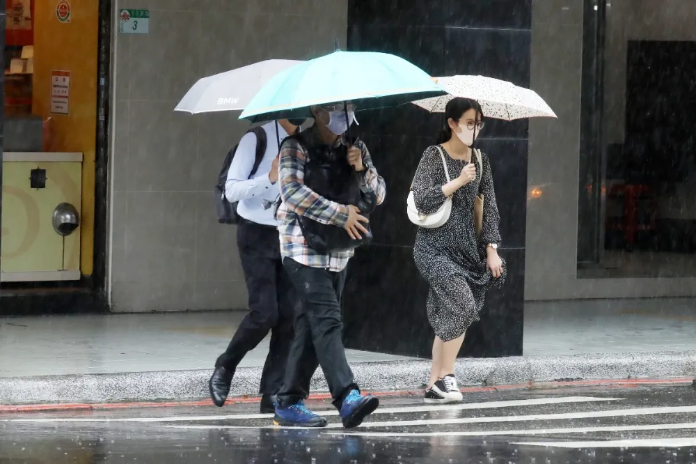 大雨下不停！今晚起雨勢緩和　氣象局曝太陽露臉時間點