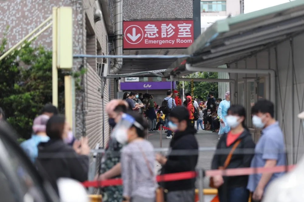 「長新冠」破百例！女染疫康復仍咳到沒朋友　醫警告7症狀應就醫