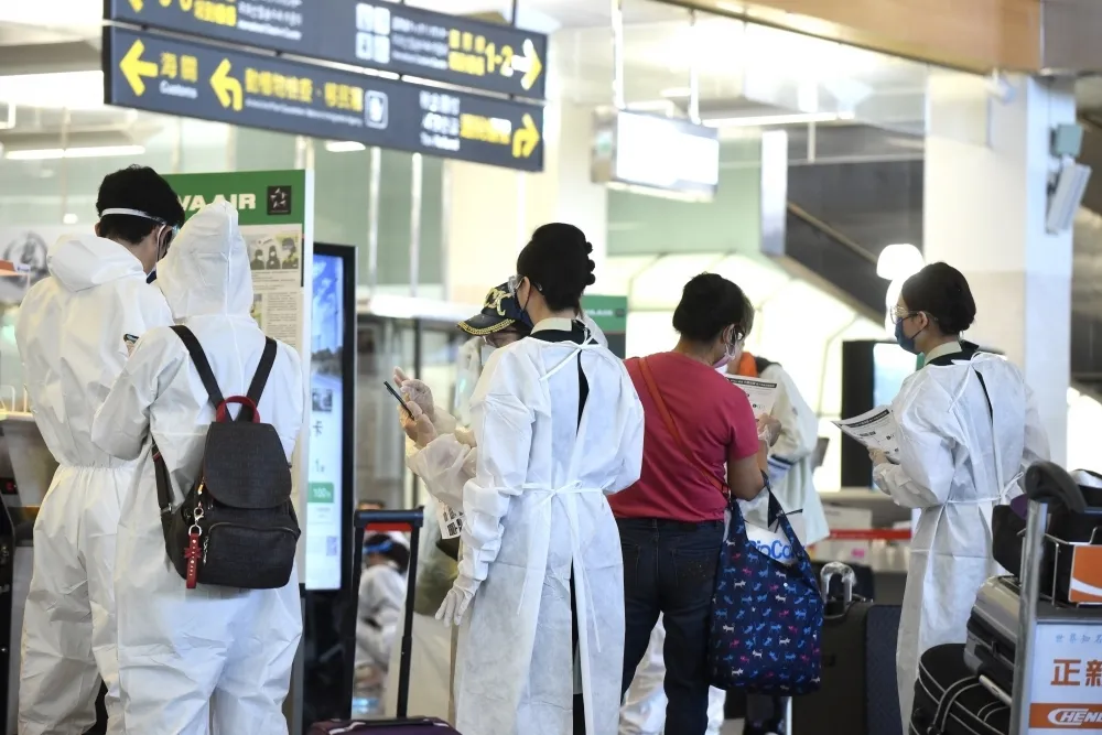出國確診不理賠！國泰產明停售海外「突發疾病」醫療險　新安東京海上產險跟進