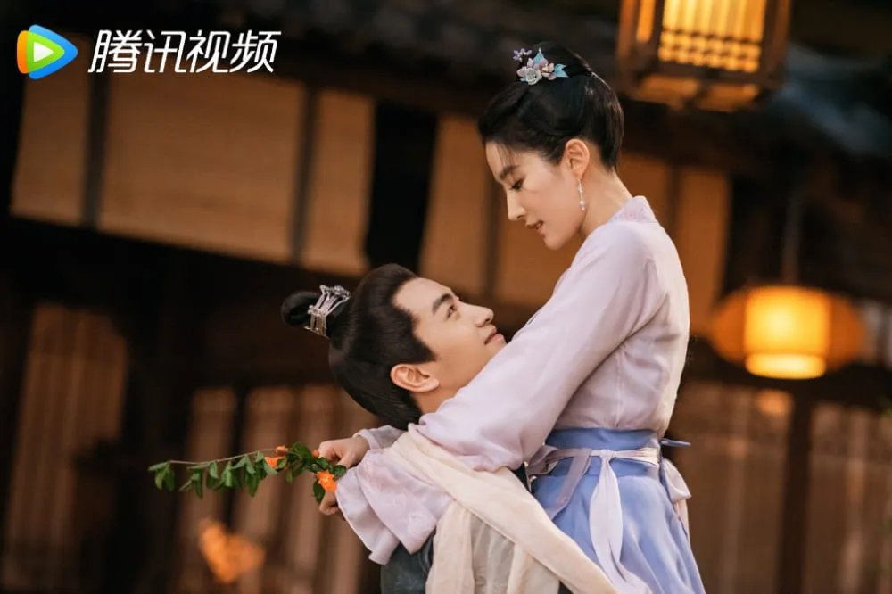 劉亦菲《夢華錄》開高創9億流量　殺青送劇組名牌LV自己羽絨衣卻穿10年