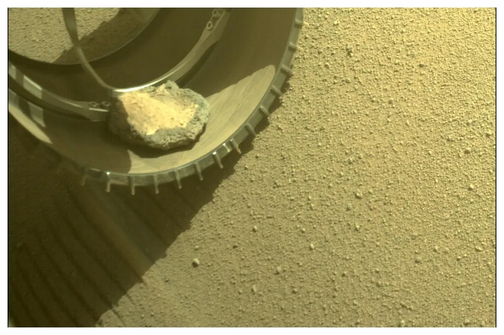 NASA探測車「毅力號」在火星找到朋友了　4個多月來黏TT