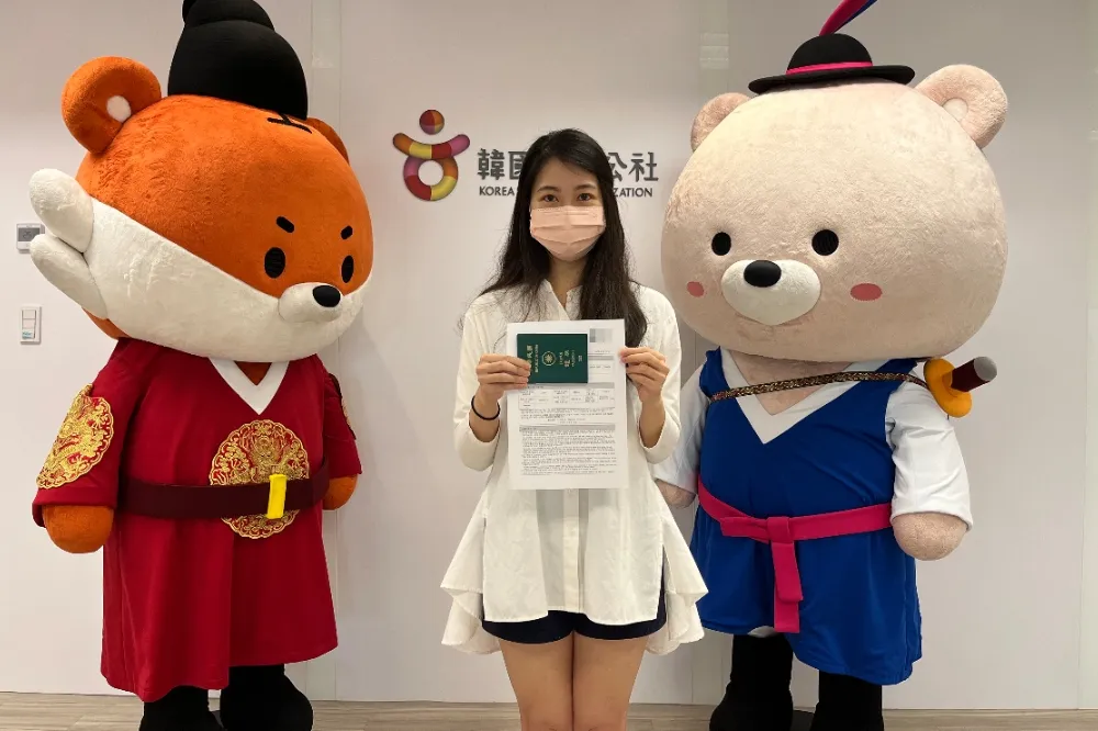 拿到了！台灣發出首張入韓觀光簽證　女衝第一爽玩13天