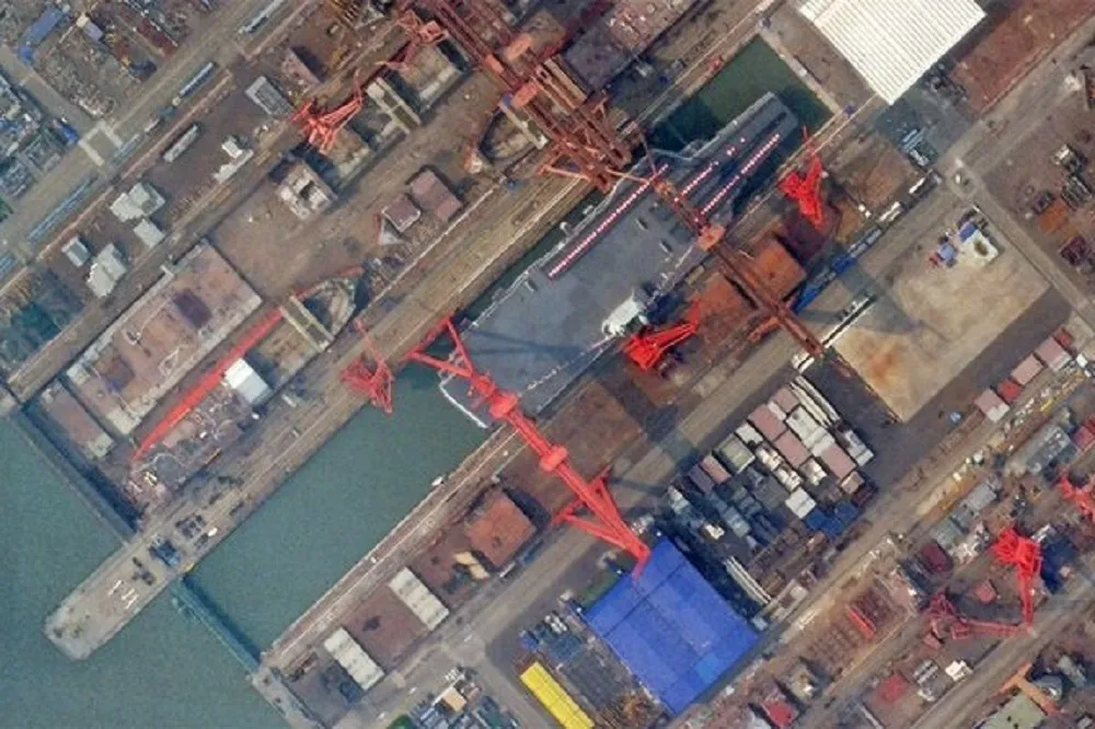 中國新航母即將下水　最新衛星照曝端倪