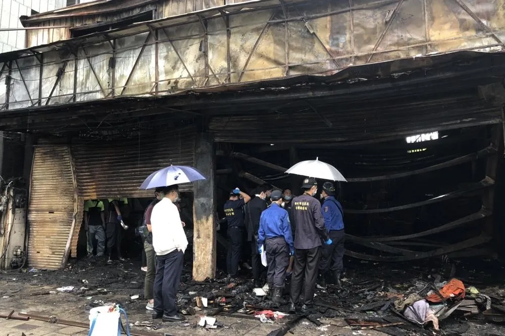 新竹市輪胎行8死大火　遺體「高溫碳化」需驗DNA確認身分