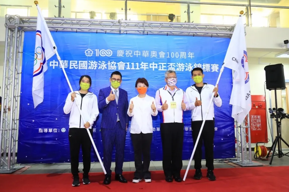 全國中正盃游泳錦標賽台中登場　盧秀燕出席授旗