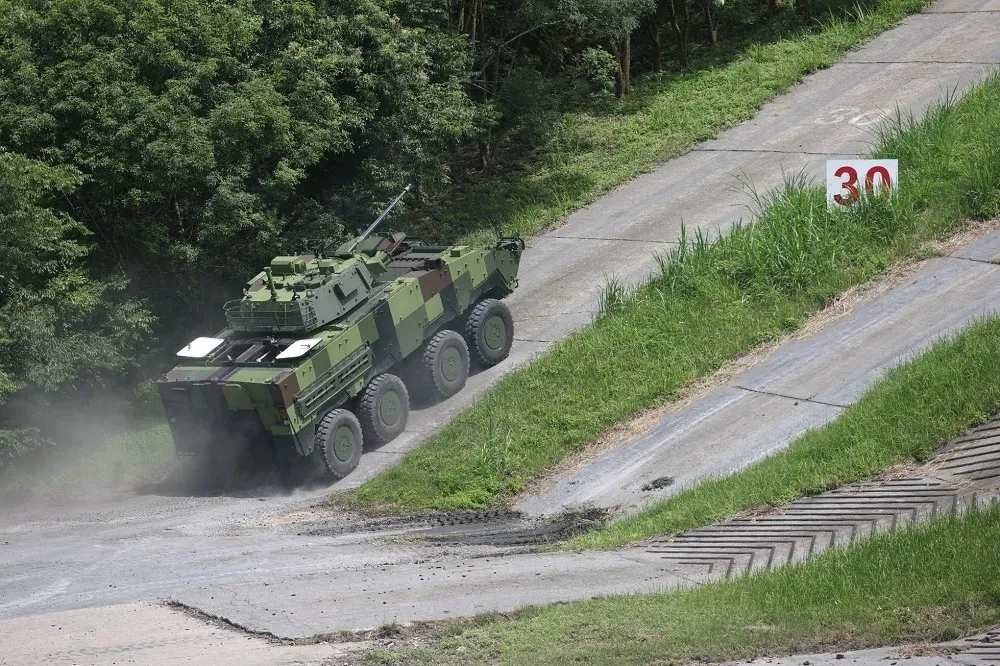 【開箱片】真香！CM34雲豹裝甲車大秀越野神技　生產線首曝光