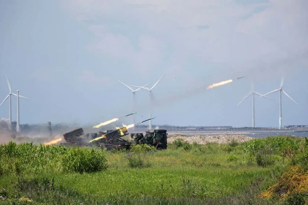 雷霆2000火箭實彈射擊首次發生「卡彈」意外　發射車爆炸燒毀