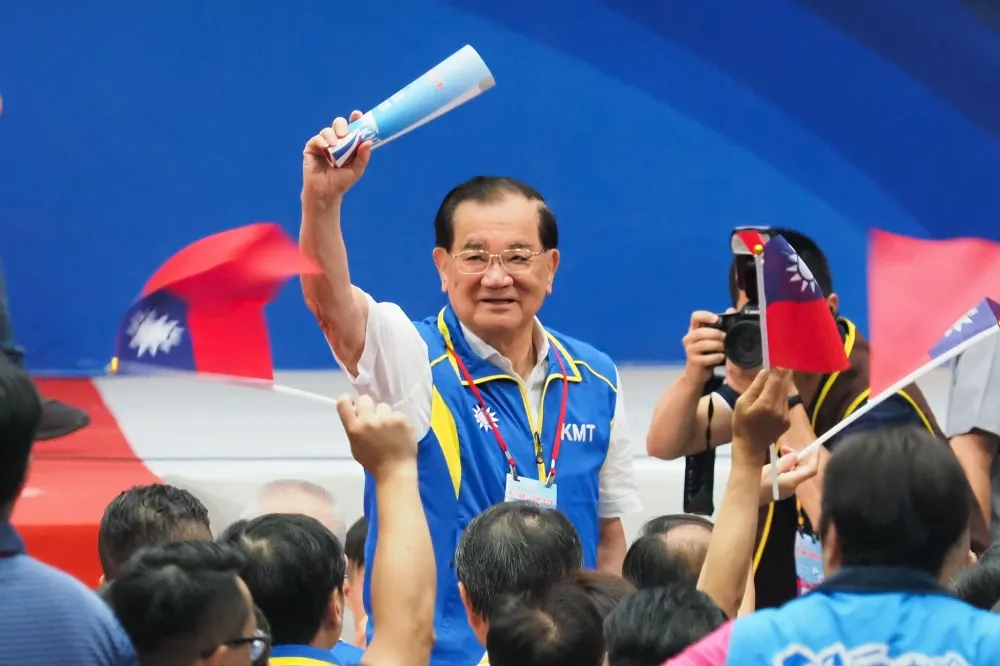 連戰陪妻洗頭小中風送醫　救命恩人大有來頭