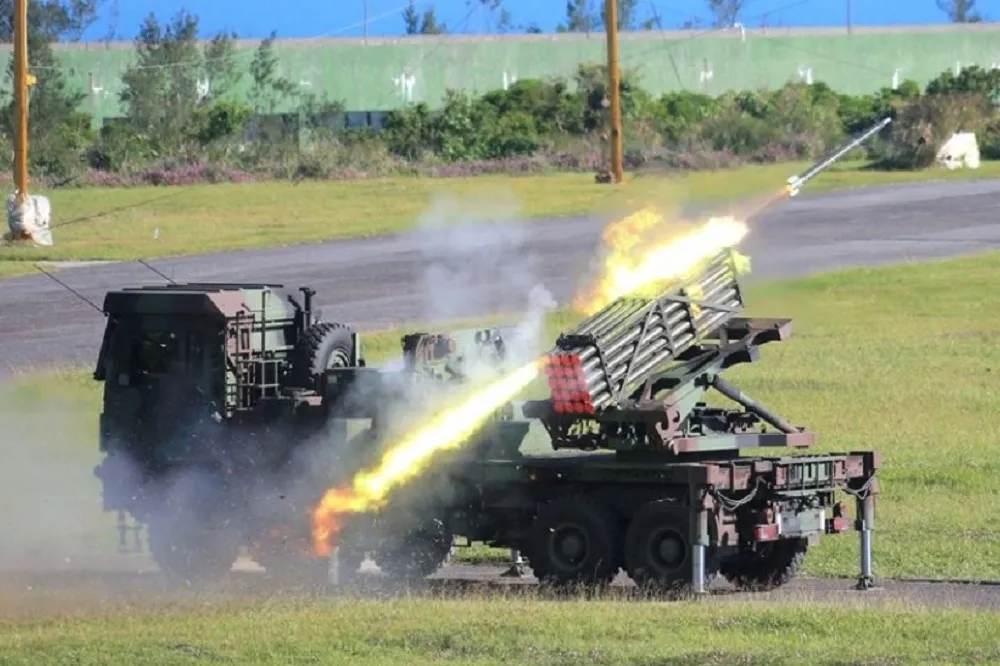 【內幕】雷霆2000火箭首次「卡彈」燒毀發射車　疑管內鎖彈插銷受損變形造成