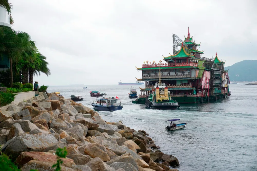 珍寶海鮮舫沉沒位置曝光　出事前拖船突然掉頭呈鋸齒狀航行 