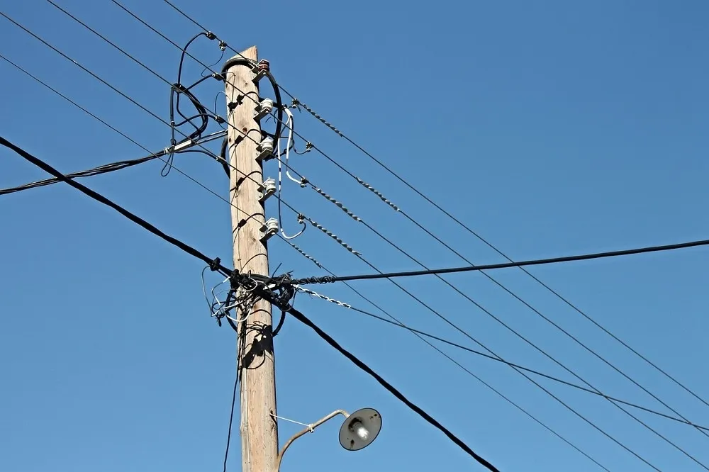 大停電！吊車勾到高壓線路引跳脫　台中4萬戶哀號