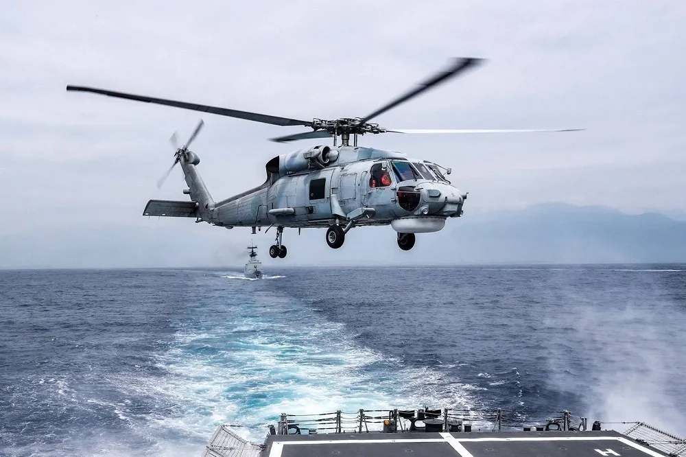4送醫2嚴重燒燙傷！S-70C反潛直升機疑裝備故障墜機　海軍：該機型立即停飛