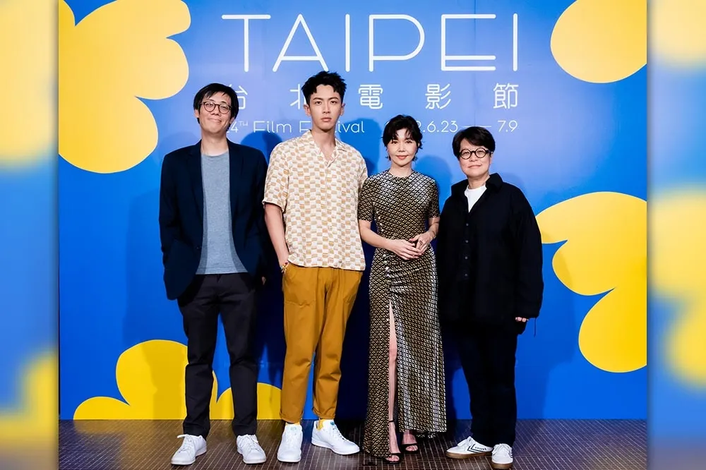 柯震東《初戀慢半拍》愛上大14歲徐若瑄　演純情男不敢看大銀幕上的自己