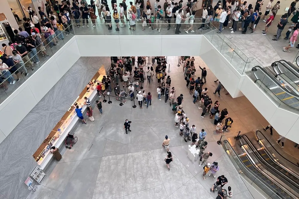 人比鬼多！南美館「地獄展」塞爆　一度暫停售票、15:30重新開放
