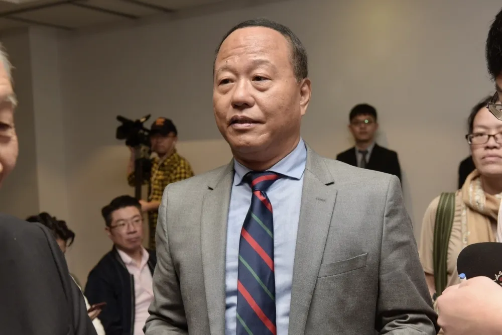 太歲頭上動土！駭客盜用國防部副部長帳號　臉書賣起除濕機