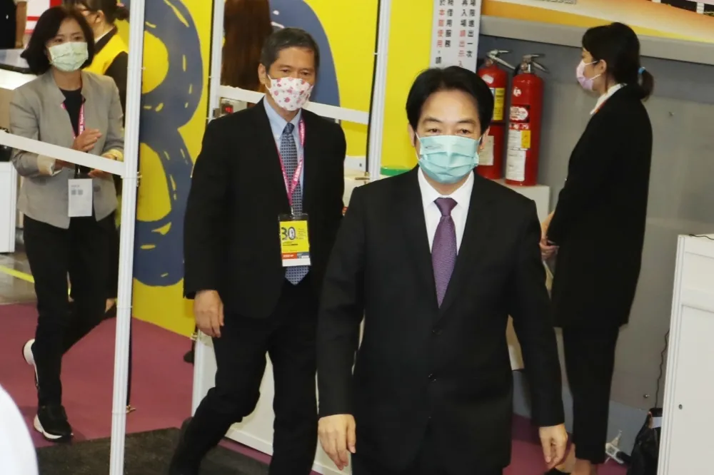 副總統賴清德下背疼痛急送醫　腰椎動刀手術順利