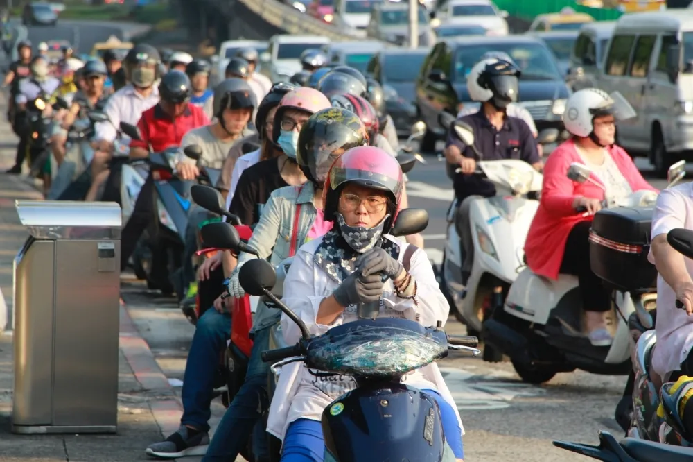 北市7月1日推機車路停無紙開單　上網登錄可享折扣