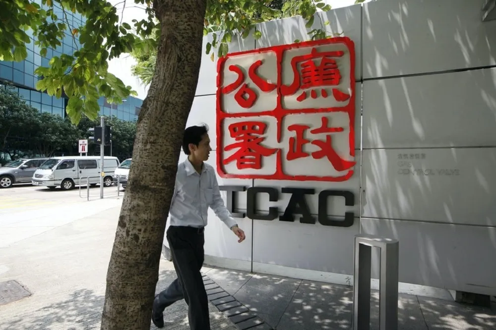 李怡回憶錄：眼看他起朱樓，眼看他樓塌了