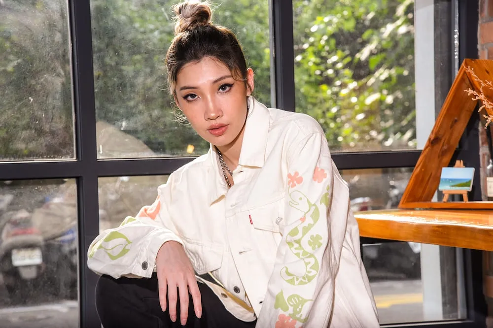【金曲專訪】準歌后Karencici音樂啟蒙自愛唱歌外婆　最想見偶像蔡健雅笑稱媽媽不看好她