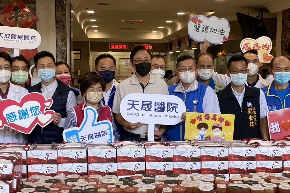 張善政慰問醫療人員　矢言將桃園打造成全國智慧醫療典範