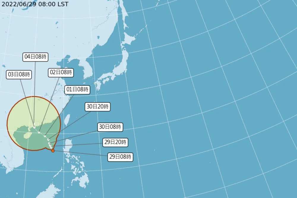 輕颱「芙蓉」最快明天生成！周末起變天　雨彈狂炸5日