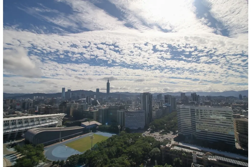 反映升息　台股修正與疫情衝擊　6月全台交易量月減2% 　年增二成