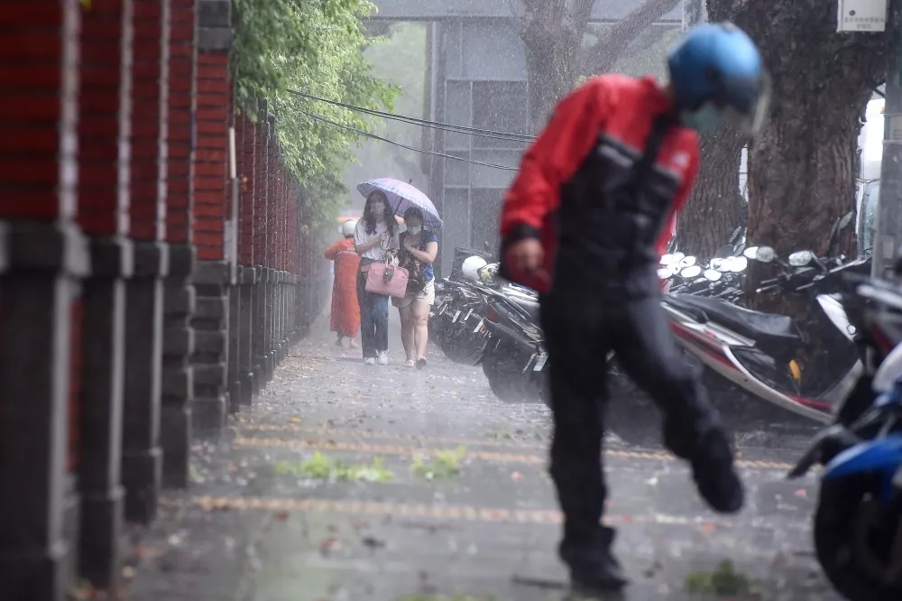 傍晚雨區擴大19縣市　周三前南部、東南部整天有局部短暫陣雨