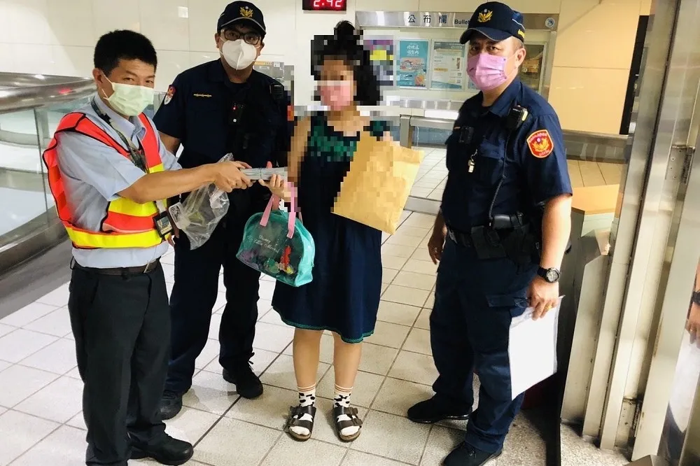 差點吃土！女把30萬貨款當垃圾丟　清潔員「神救援」全數奉還