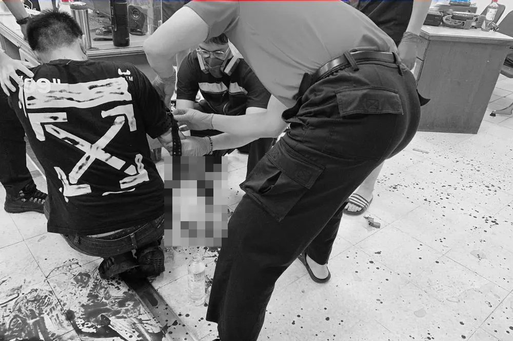 恐怖！男闖進派出所突引爆土製炸彈　右手掌炸爛送醫