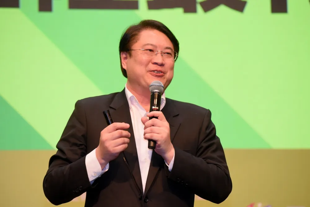 林右昌一早「喉嚨怪怪的」　快篩果然陽性確診