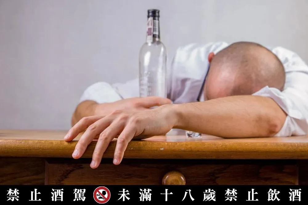 【死亡+71】20多歲男子酗酒窩居多日　家人發現時已確診死亡