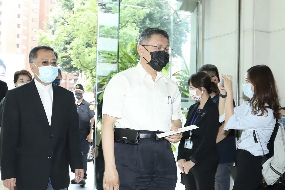 柯文哲赴醫院！副市長蔡炳坤腦中風「用餐一半倒下」　已開完刀需再觀察