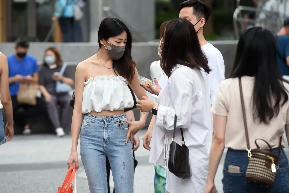 高溫飆破38°C、紫外線超強　「熱帶擾動」成颱機率曝光