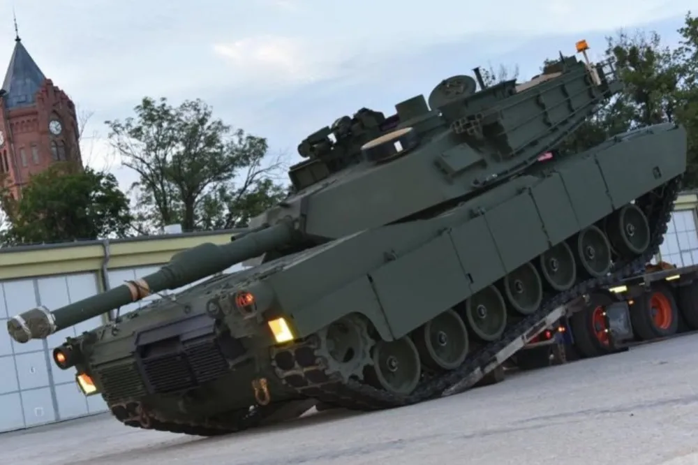 美首批M1A2戰車送抵波蘭　加速充實抗俄戰力