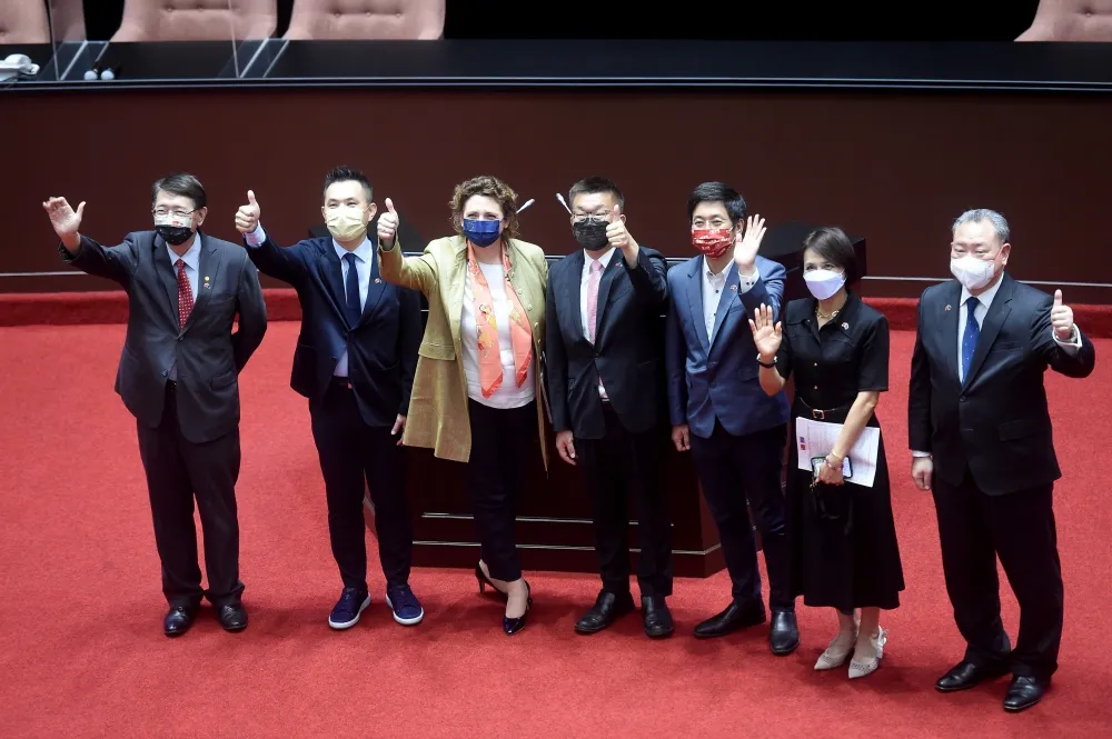 歐洲議會訪團面見總統+參訪立院　副議長：盼加強台歐關係