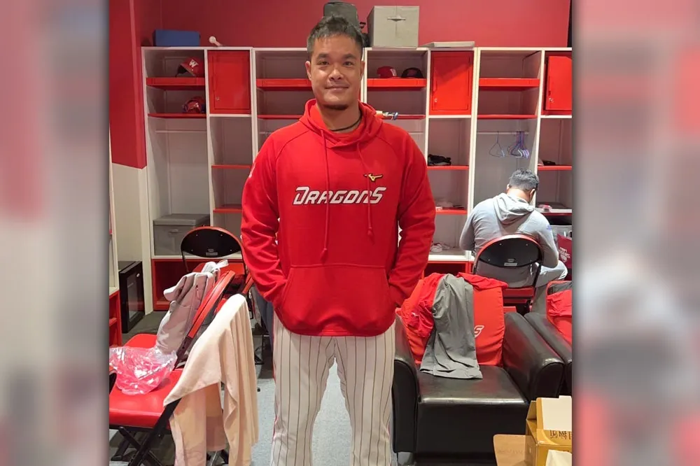 新竹斥資12億人人怨！球員、教練嫌土地鬆軟　林智勝回休息室踩空滑倒