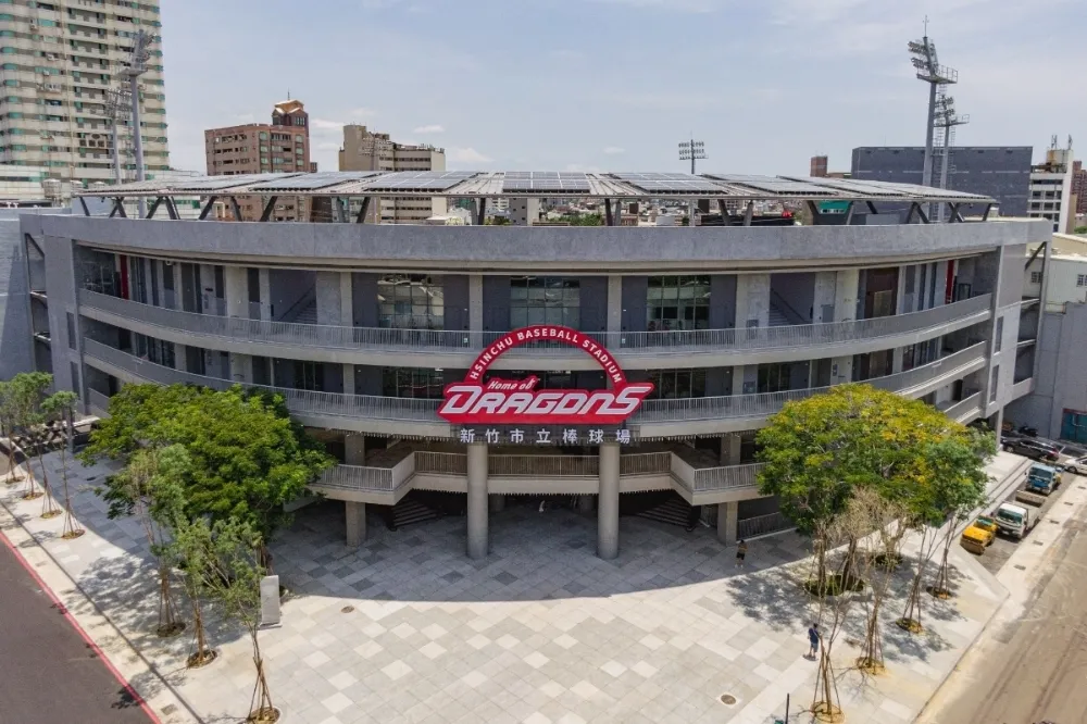 12億新竹球場罵聲不斷　林智堅致歉：竹市府會「調整到符合標準再付款」
