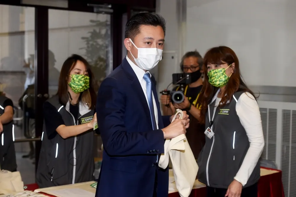 余正煌強硬發聲捍衛名譽　林智堅團隊：從未指責誰抄襲