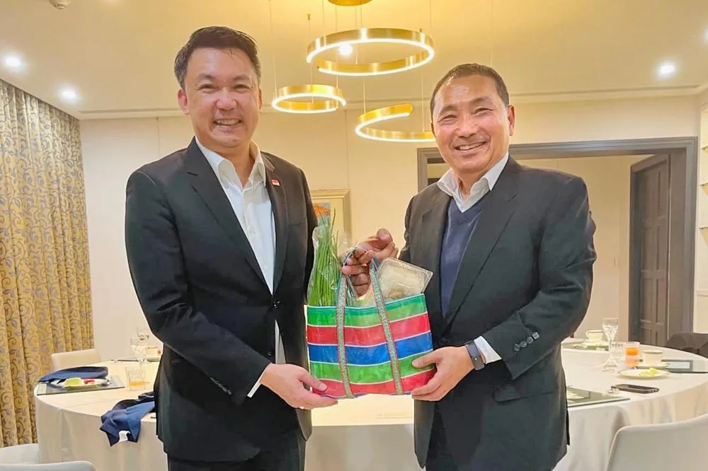 較勁！林佳龍批城市外交不力　侯友宜立即PO與新加坡代表共餐