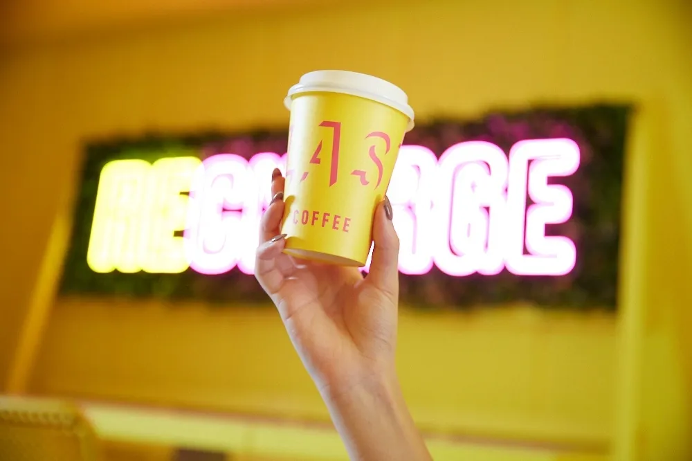 整個 8 月買一送一！FLASH COFFEE 登台一周年　咖啡豆風味升級、改良環保紙杯
