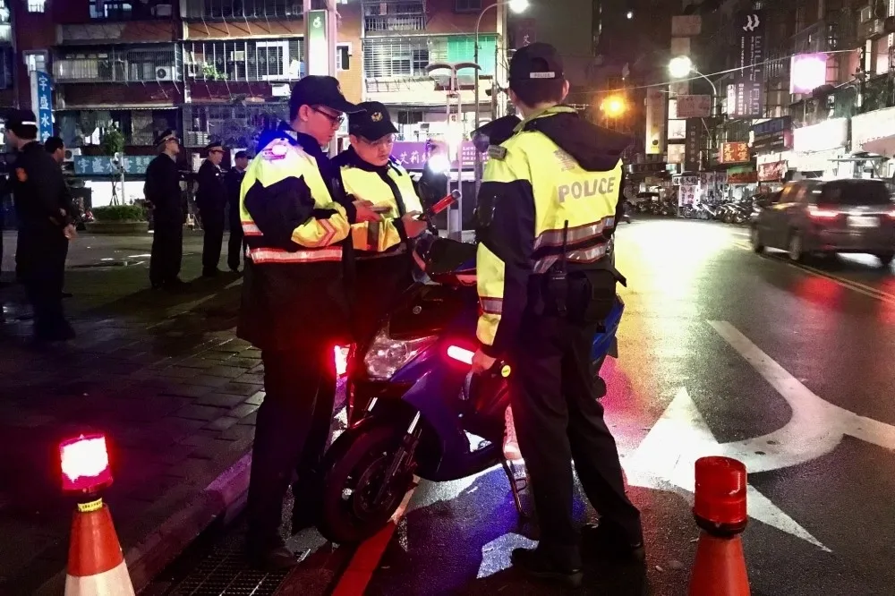不羈放縱愛自由！2男酒駕High唱「海闊天空」　唱太爽被警攔查下場曝光