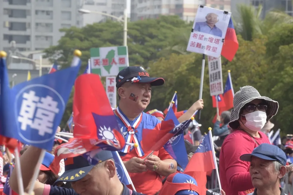 不愛中華民國也有罪！放火燒國旗算是言論自由嗎？
