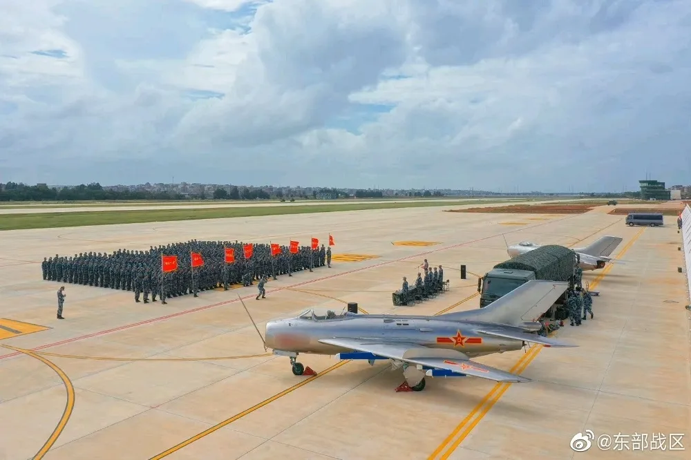 中共擴建東部戰區軍用機場將成殲-6無人機平台