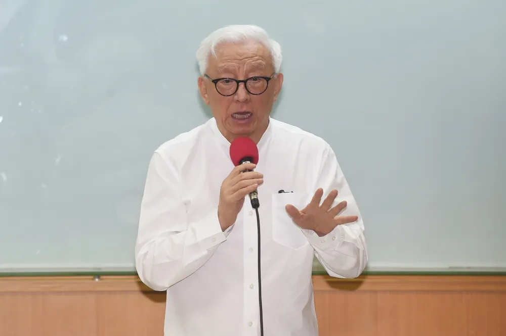 曹興誠砲轟中國「流氓本質不會變」　宣布捐30億加強國防