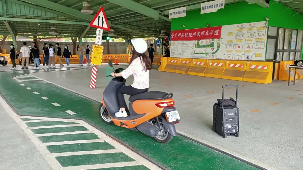 監理站擠爆！暑假機車考照潮　下周起加開「假日班」、名額增10%