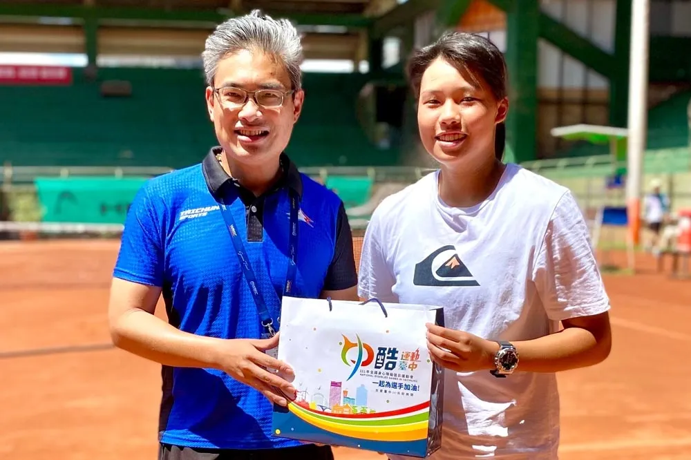 台中之光李羽芸征戰國際網壇　中市運動局長勉勵再創佳績